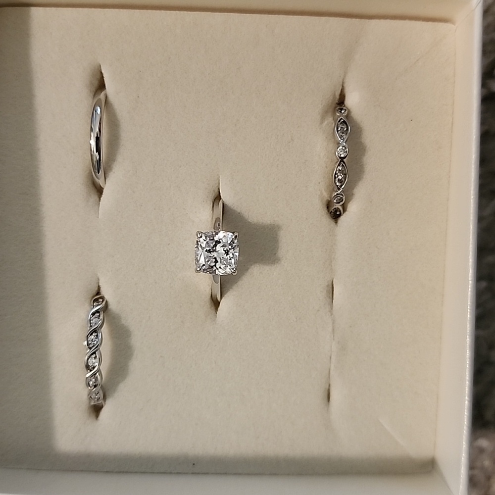 Modern Gents set of 4 rings + extra box